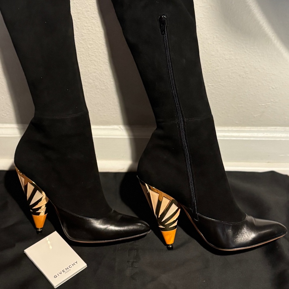 Boots - Picture 3 of 11